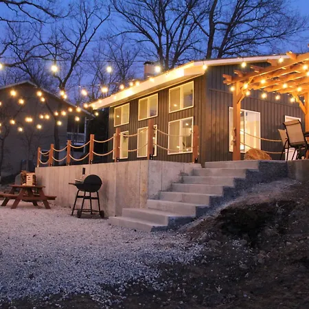 Villa Modern Getaway - New Outdoor Amenities! - Location